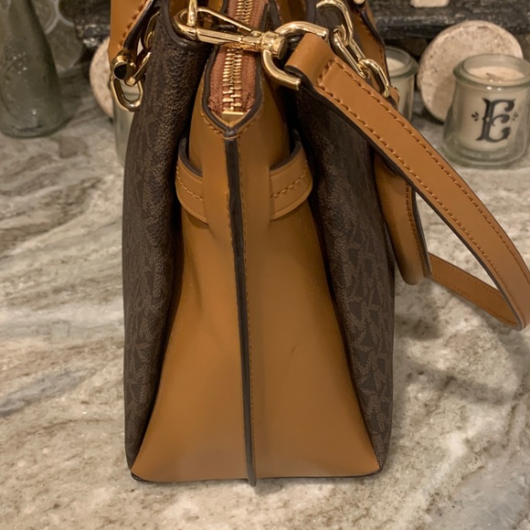 Michael Kors Elegant Brown and Tan Satchel - Picture 3 of 9
